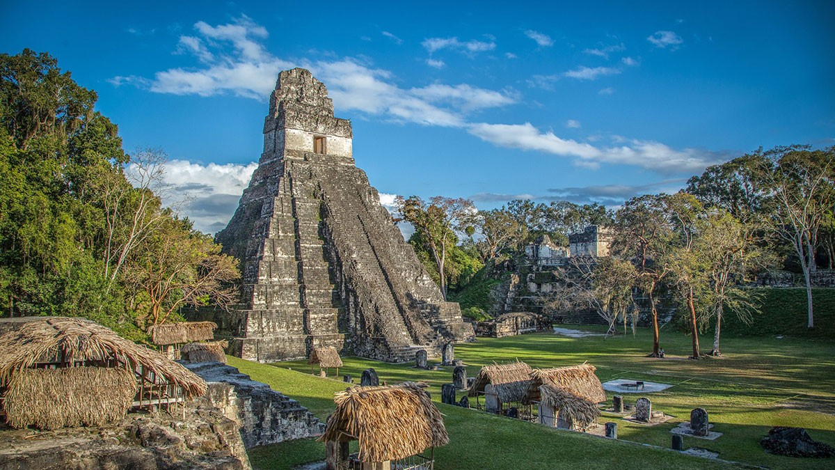 Pyramide Maya à Tikal au Guatemala